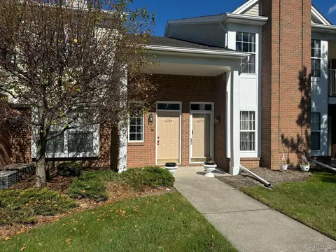 16784 Glenmoor Blvd, Macomb, MI 48044
