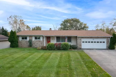 297 Davis Lake Dr, Oxford, MI 48371