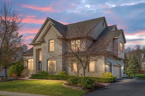 30319 Sterling Dr, Novi, MI 48377