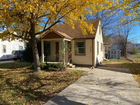 29280 Coolidge St, Roseville, MI 48066