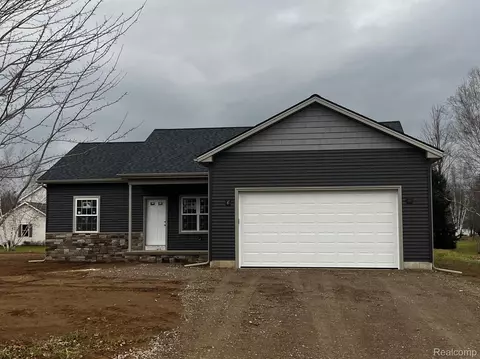 5760 Cobblestone Dr, North Branch, MI 48461