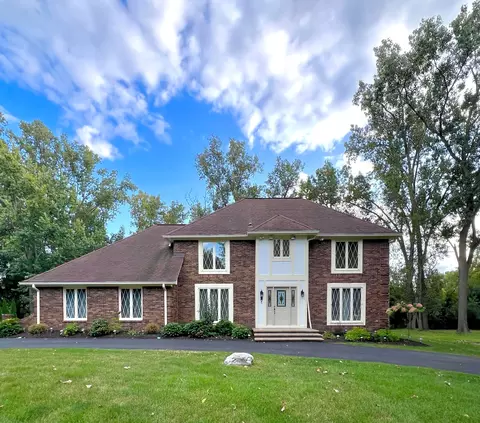 38627 Southfarm Ln, Northville, MI 48167