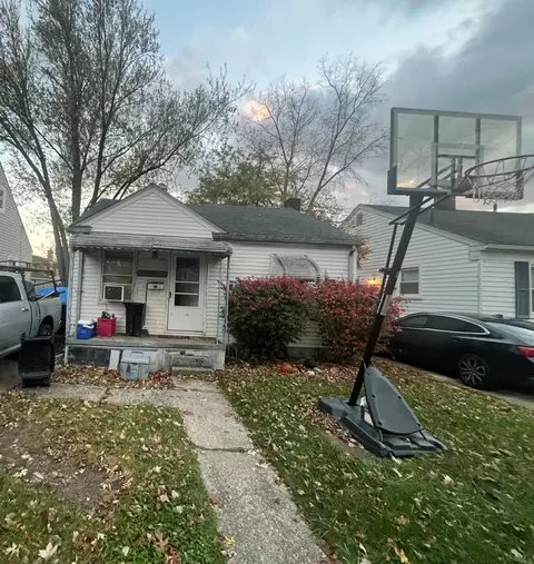 20518 W Hollywood St S, Harper Woods, MI 48225