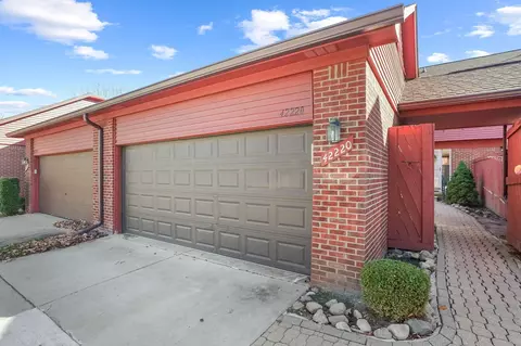 42220 Lochmoor St, Clinton Township, MI 48038