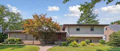 14640 Williamsburg Dr, Riverview, MI 48193