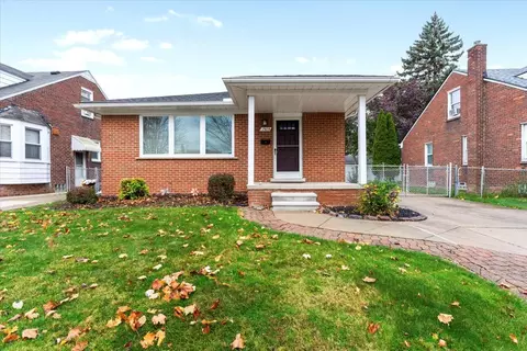 7614 Robinson Ave, Allen Park, MI 48101