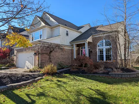 3741 Briarbrooke Ln, Oakland, MI 48306