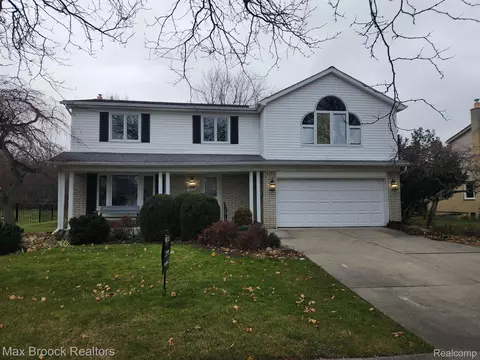 407 Randall Dr, Troy, MI 48085