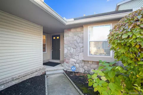 12410 Noonan #32, Utica, MI 48315