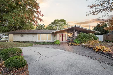 4710 Chadbourne Dr, Sterling Heights, MI 48310