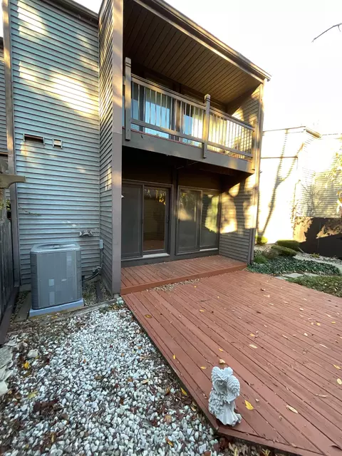 528 W Rockwell St, Fenton, MI 48430