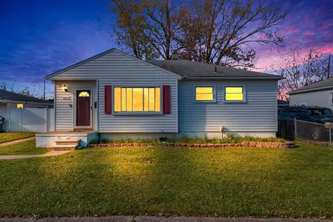 29147 Hillview St, Roseville, MI 48066