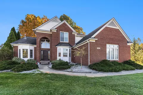 30448 Estate Crt Ct, Lyon, MI 48165