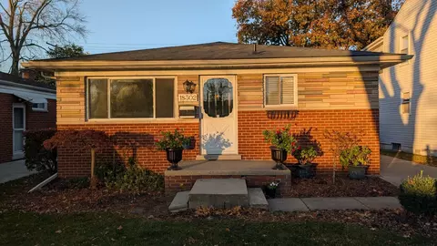 18302 Colgate St, Dearborn Heights, MI 48125