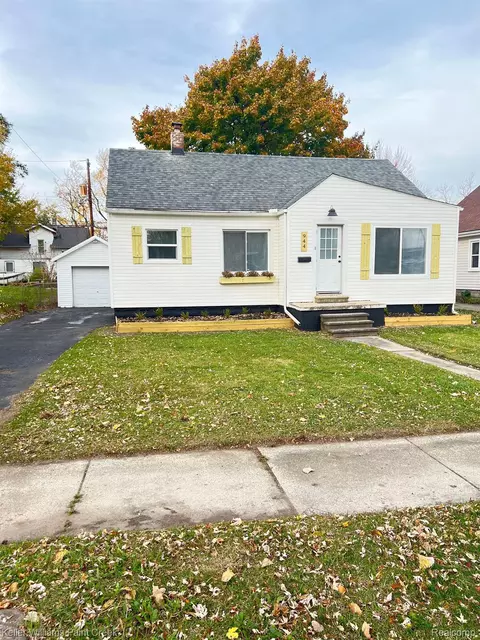 944 Premont Ave, Waterford, MI 48328