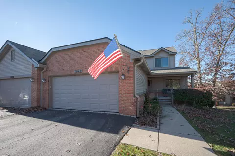 1049 Elmwood Dr 13 3 Dr #13, Brighton, MI 48116