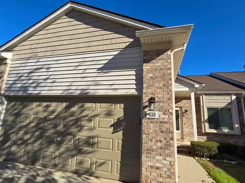 638 Woodside Dr, Milford, MI 48381