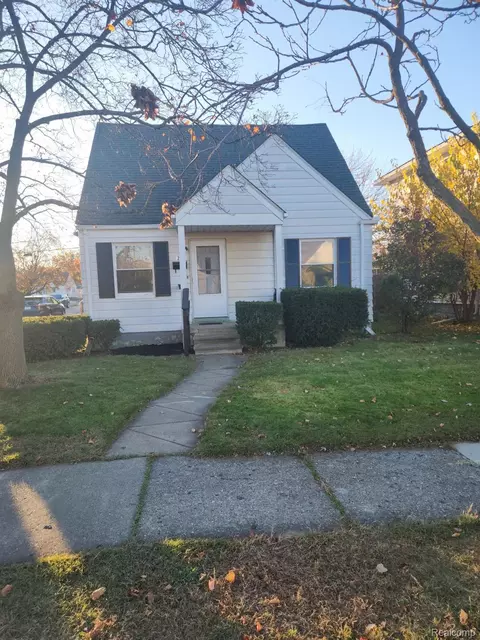 2856 Queen St, Dearborn, MI 48124