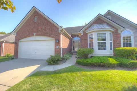 1146 Andover Cir, Commerce, MI 48390