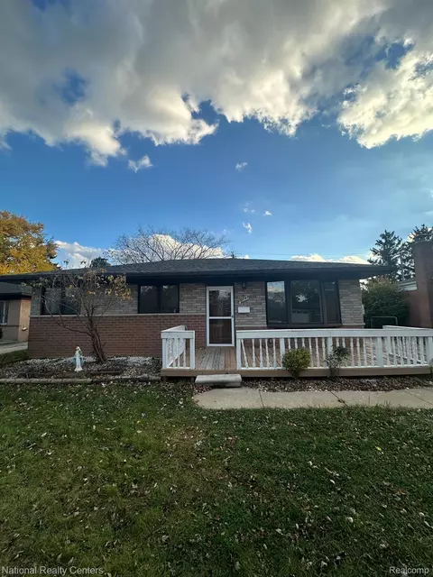 5246 Mckinley Rd, Warren, MI 48091