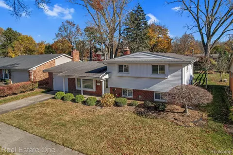 14724 Park St, Livonia, MI 48154