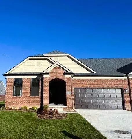 55674 Oak Pointe Dr, Shelby Township, MI 48315