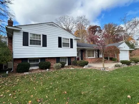 7142 Cathedral Dr, Bloomfield Hills, MI 48301
