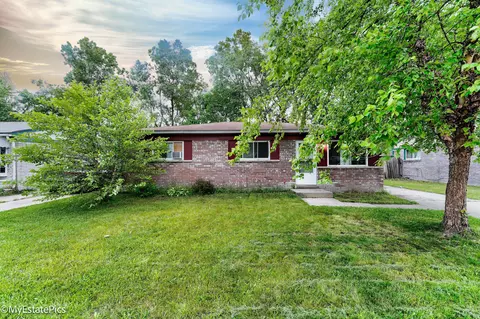 15631 Wellington St, Taylor, MI 48180