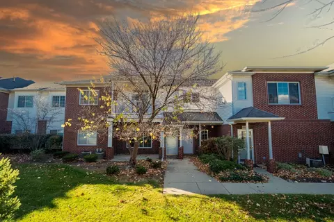 5829 Twin Oaks Dr, Sterling Heights, MI 48314