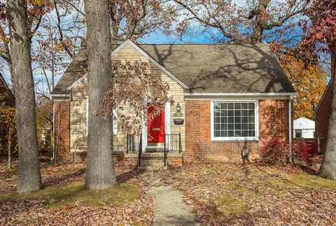 620 Catalpa Dr, Royal Oak, MI 48067