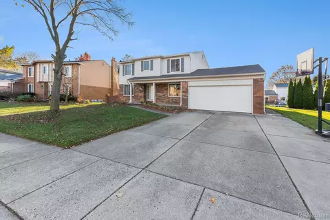 4425 Clarke Dr, Troy, MI 48085