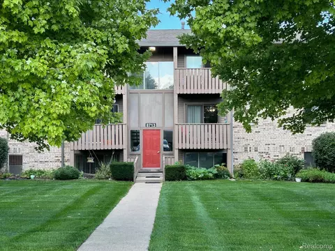 8713 Candlewood 3 1 #3, Brighton, MI 48116