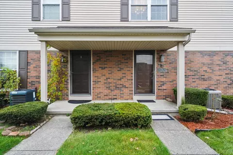 15763 N Franklin Dr, Clinton Township, MI 48038