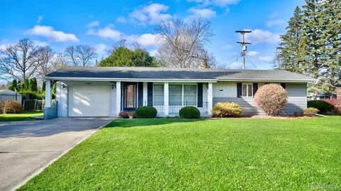 2109 Briar Ln, Burton, MI 48509