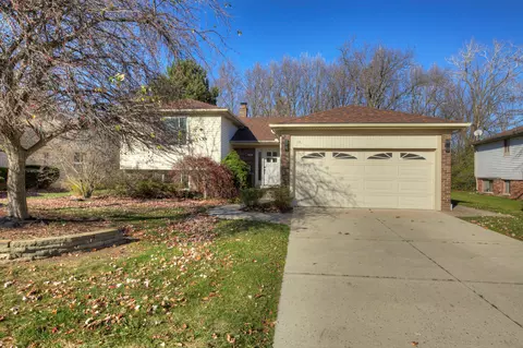 1855 N Lake Dr, Troy, MI 48083