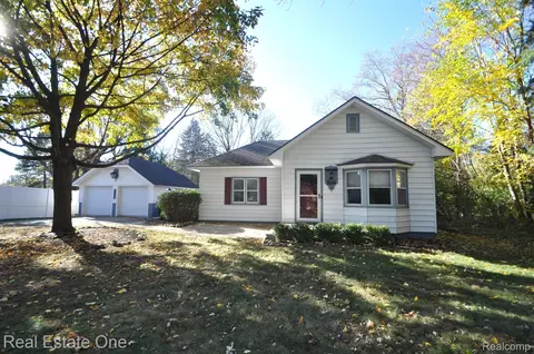 3094 Willet Ave, Rochester Hills, MI 48309