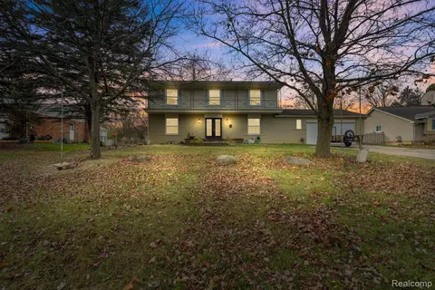 12030 Francesca Dr, Grand Blanc, MI 48439