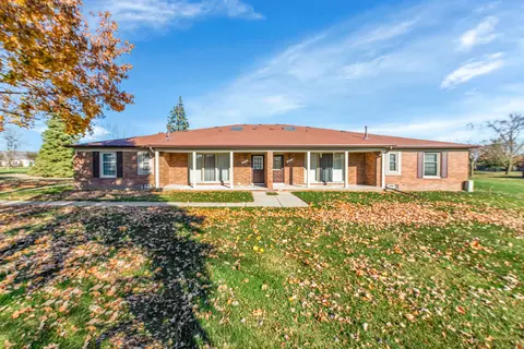 14850 Village Crt Ct, Shelby Township, MI 48315