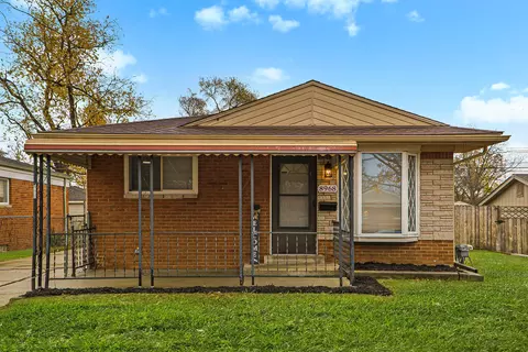 8968 Beatrice St, Livonia, MI 48150
