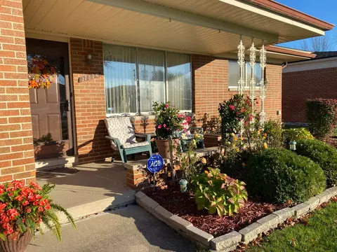 37336 Vernon Dr, Sterling Heights, MI 48310