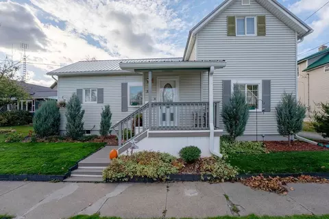 310 Hancock St, Manistee, MI 49660