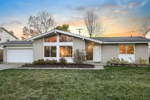17173 Westbrook Dr, Livonia, MI 48152