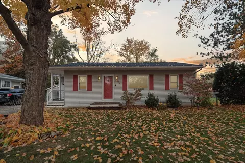 1651 Maddox St, West Bloomfield, MI 48324