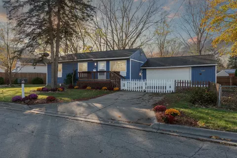 324 East St, Holly, MI 48442
