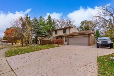 4945 Lore Dr, Waterford, MI 48329