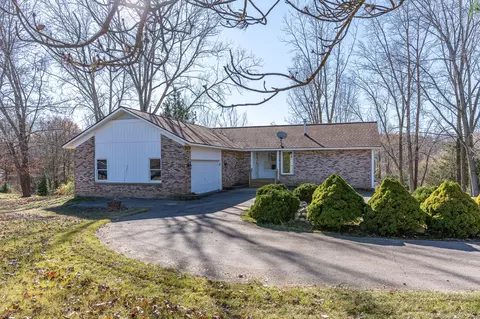 7500 Crosby Lake Rd, White Lake, MI 48383