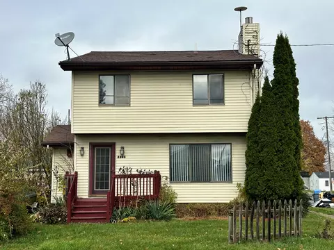 2245 E Mclean Ave, Burton, MI 48529