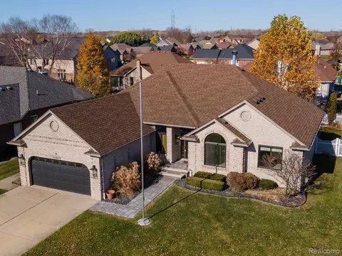 21367 Venice Dr, Macomb, MI 48044
