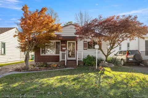 28929 Elmwood St, Garden City, MI 48135