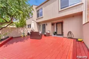 7346 Balsam Crt Ct, West Bloomfield, MI 48322